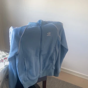 Adidas ssf - Säljer för ska byta stil  Nypris 850 Mitt pris 300