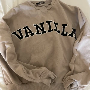 Tröja - Snygg tröja knappt använd pga den inte är min stil. Köparen står för frakten