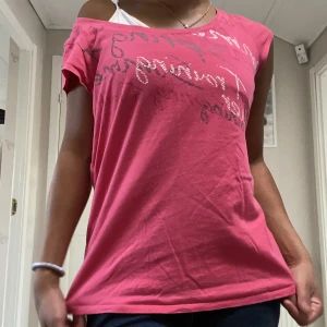 T-shirt  - Säljer för kommer inte till användning 