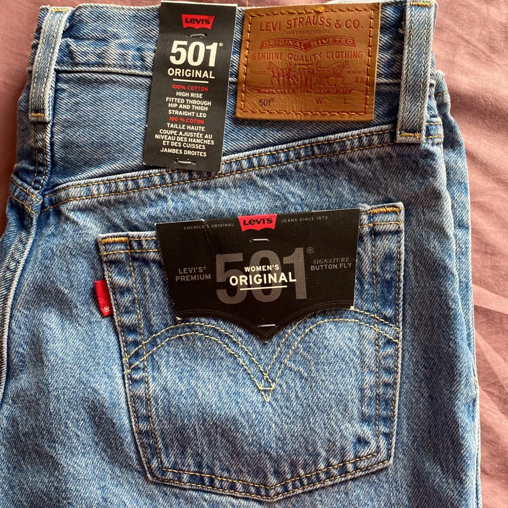 Never before worn Original 501 Levi’s Jeans! They still have the original tag and are in brand new condition. The jeans are high rise and straight leg.   Price can be discussed! . Jeans & Byxor.