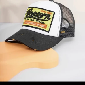 Keps  - Säljer den för 100kr styck 