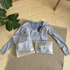 Oanvänt aim’n set - Helt nytt set i 3 delar som jag var för sen med att lämna tillbaka. Ord pris: Tights- 699, sportbh- 449 & croptop- 549 men köpte med 20% rabatt.