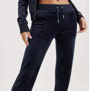 Juicy Byxor - Säljer dessa blåa juicy byxor i storlek S💕Knappt använda och jag kan mötas upp när som helst!