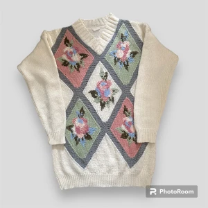 Vintage grandma sweater - En jättefin stickad tröja som är perfekt nu till hösten. 