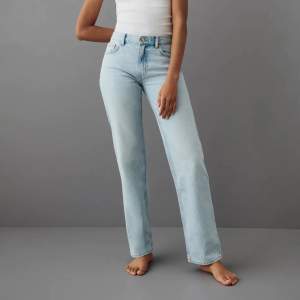 Ljusblåa jeans från Gina Tricot, använda fåtal gånger 💞 köparen står för frakten 