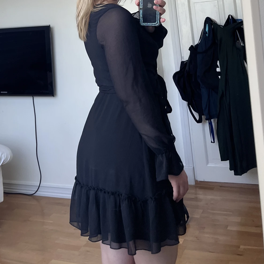 Svart omlottklänning - 90