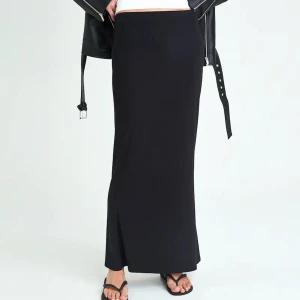 Långkjol / maxikjol  - Säljer denna långkjol ”second skin” från Bik Bok i storlek S. Kommer tyvärr inte till användning. Kjolen har ingen slits