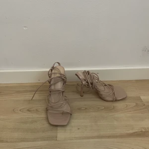 Nude lace up heels - Aldrig använda