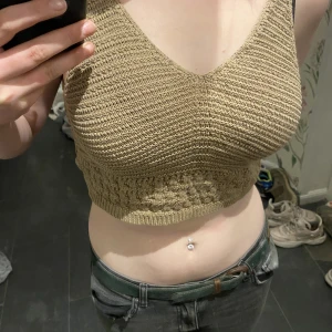 Fin sommar topp  - Fin topp som kommer vara hur bra som helst till sommarn och väldigt bekväm. Bra skick och nästan helt oanvänd.