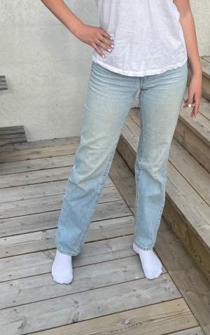Supersnygga och bekväma jeans från Abrand💗💗  Köpta för 900kr från Design Only  Jag är 172 cm och har storlek 25🤍