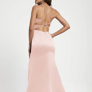 Balklänning  - Fin rosa balklänning från JJsHouse i stl 36. Aldrig använd bara provad.  Nypris 2243 + frakt. Läs mer här: https://www.jjshouse.se/se/Trumpet-Sjoejungfru-V-Ringning-Sweep-Slaep-Sataeng-Balklaenning-Med-Beading-Paljetter-018269853-g269853#/