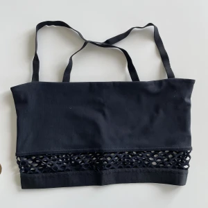 Better bodies topp - Säljs för den inte används helt enkelt, ett hål har gått upp (bild 2) men inget man stör sig på!