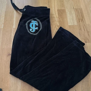 Juicy couture byxa - Mjukisbyxa från juicy couture storlek L men skulle säga att de är som en M