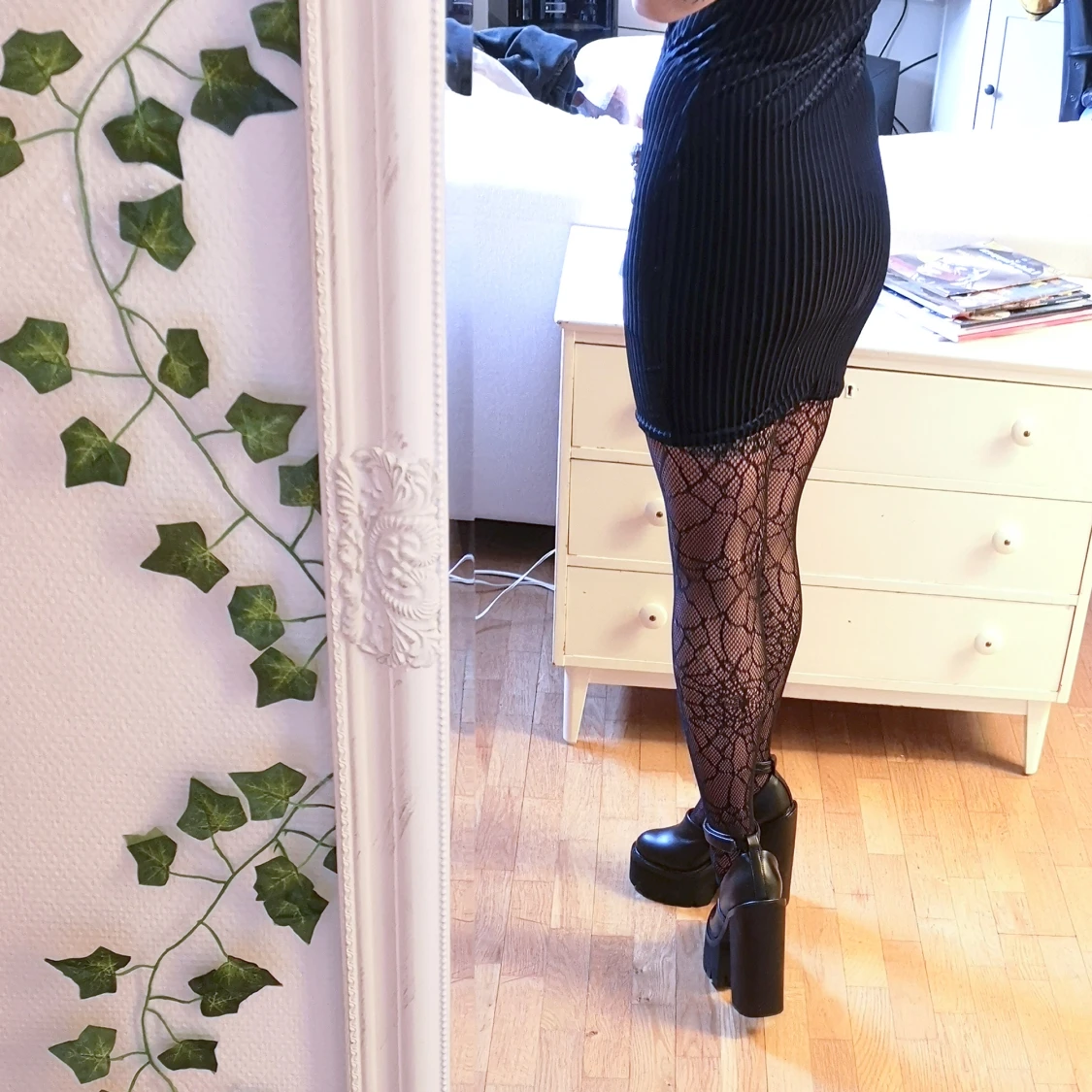 Mörkblå Sammetsklänning strl S - 2