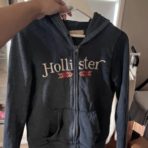 Hoodie - hoodie från Hollister, säljer för den inte används längre, köparen står för frakt 