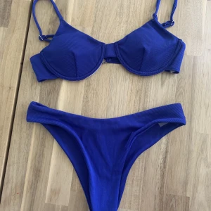Blå bikini - Säljer denna fina bikini som är köpt förra året på SHEIN. den är oanvänd! kom privat om du undrar något 💓😊