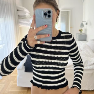 Topp - Jätte fin Zara topp i storlek L men passar mig perfekt som är M. Nästan helt oanvänd.