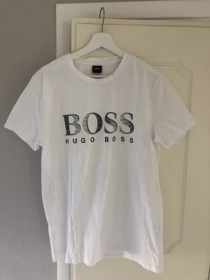 Hugo Boss t shirt - Bra skick