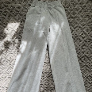 Gråa mjukisbyxor  - Sköna mjukisbyxor som inte använts mycket!🤍