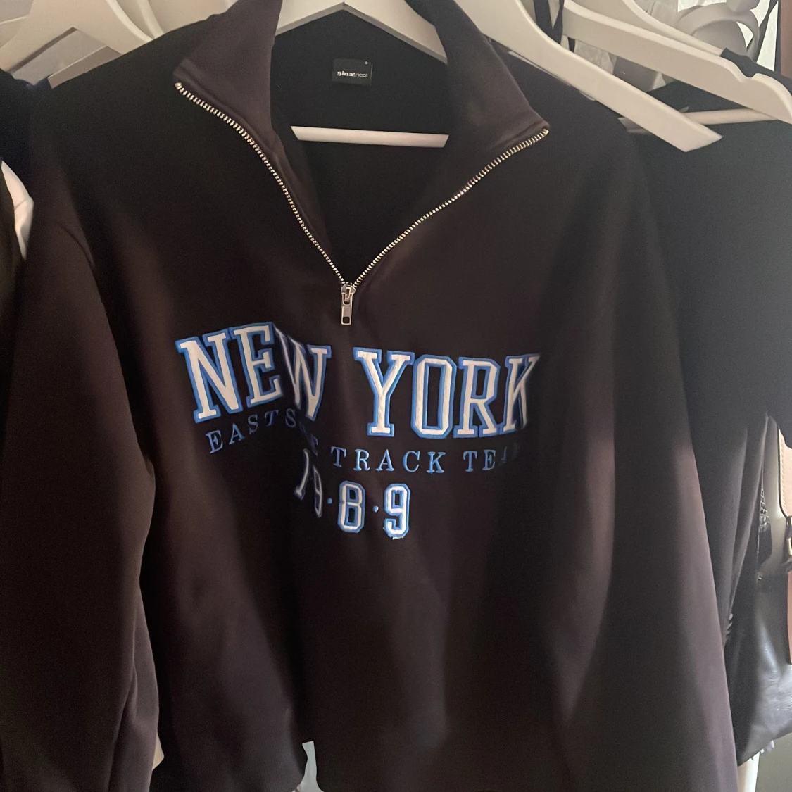 Tröja med dragkedja