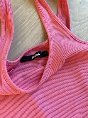 Rosa Linne - Super fint rosa linne ifrån bikbok, storlek S. Perfekt inför sommaren! Köpt för ca 150kr och knappt använt