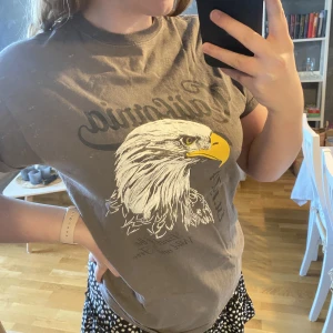 Militärgrön tshirt - Militärgrön tshirt från boohoo i Stl M