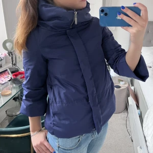 Jacka!  - Snygg jacka med trekvartsärm!! Den är tjock så den fungerar även som vinterjacka 