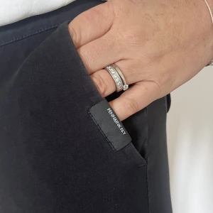 Byxor - Superstretchiga och sköna byxor. Så snygga till en skjorta eller kavaj. Otroligt sköna. 