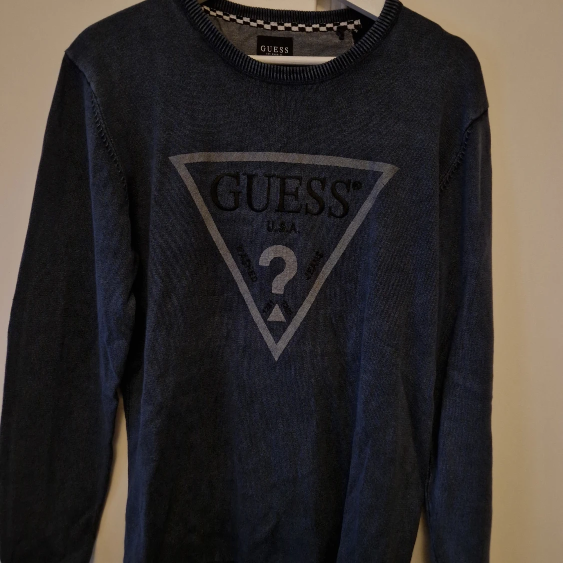 Stickad Guess Tröja
