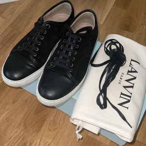 Lanvin - Nappa Cap Toe Sneaker Black - Fina Lanvins till salu. Haft i drygt 2 månader och de är i fint skick. Kom PM för mer info.