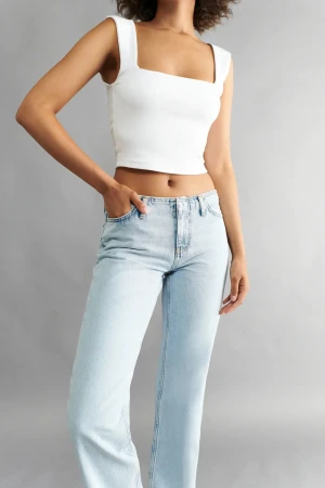 GinaTricot lowwaist jeans - Säljer nu mina super fina ljusblå low waist jeans ”No waist jeans” från Gina. De är i fint skick, inga fläckar osv! 💓 Storlek 36, nypris 499kr!