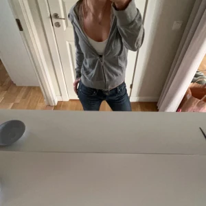 tröja - Jätteskön zip up tröja från cubus, den är för liten för mig tyvärr. Fint skick❤️