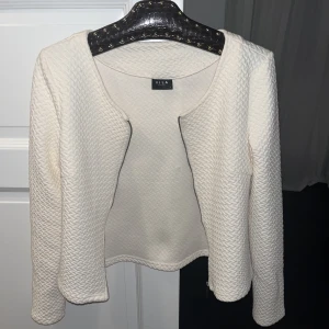 Kofta från Vila💗 - Jättefin kofta från Vila, använd fåtal gånger.