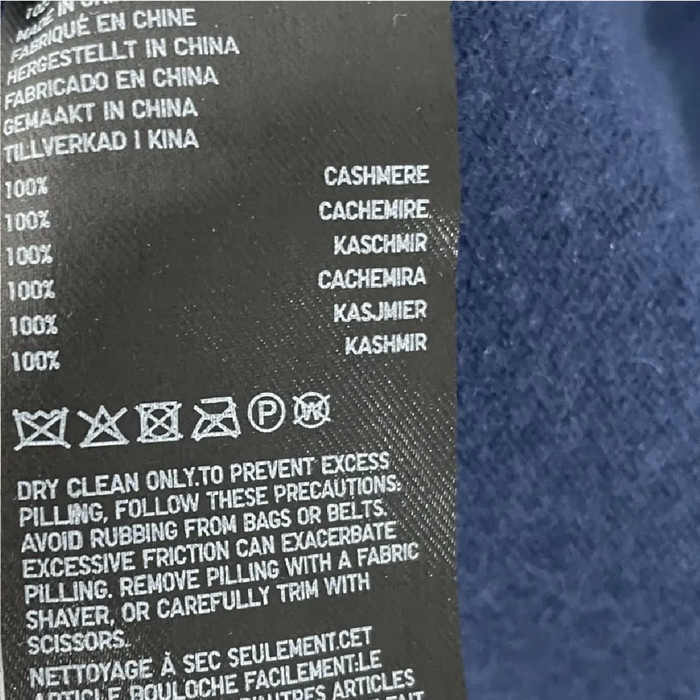 Kashmir tröja från uniqlo super fint skick inprincip ny!. Tröjor & Koftor.