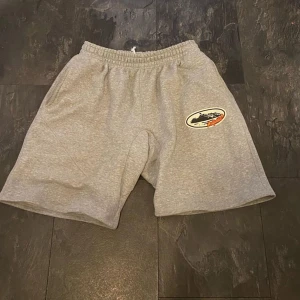 Corteiz aufentic shorts  - Storlek L  Pris: 1000kr Skick: 8/10 