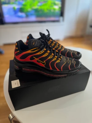 Air Max 97 Plus  - Säljer mina Air Max 97 Plus, köpta 2018 Strl 42. Använda ett fåtal gånger,är som nya. Pris kan diskuteras! 