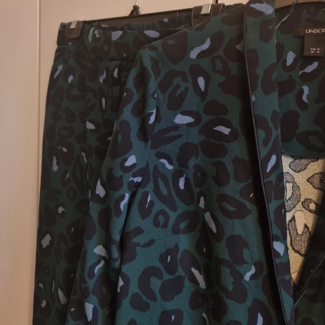 Grönt leopardmönstrat kostymset Lindex - 91