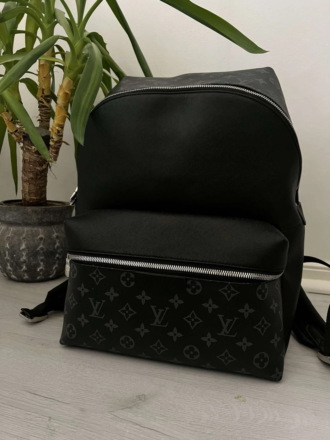 Louis Vuitton väska  - 90