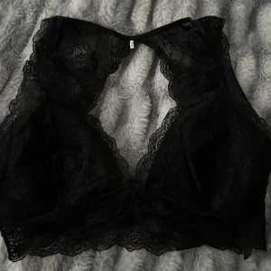 Top - En svart top som jag ej använder! Men är super fin