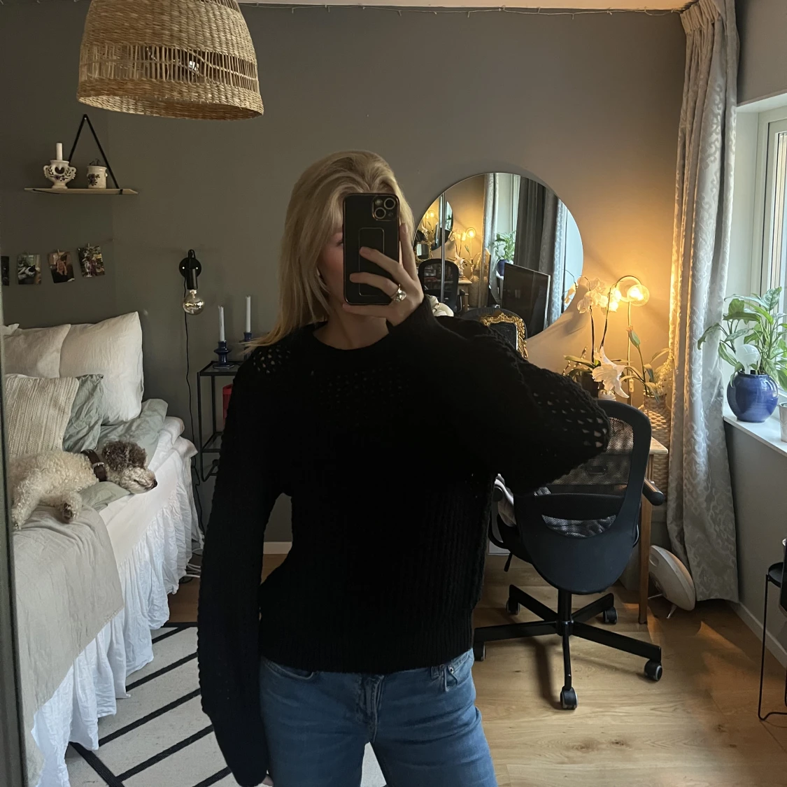 Svart stickad tröja