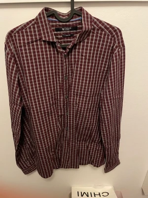 Tiger of Sweden skjorta  - Skicket är nästan intill oanvänd  Behövs bara strykas 