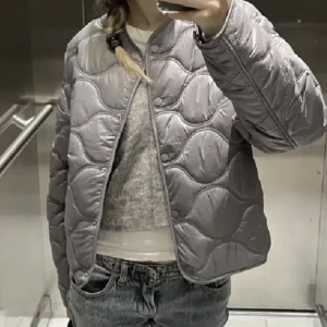 Mango jacka  - BUD 330 Intressekoll på min fina trendiga jacka från Mango💘. Strl L men passar S/M kom privat för egna bilder eller om ni vill buda. 😍 