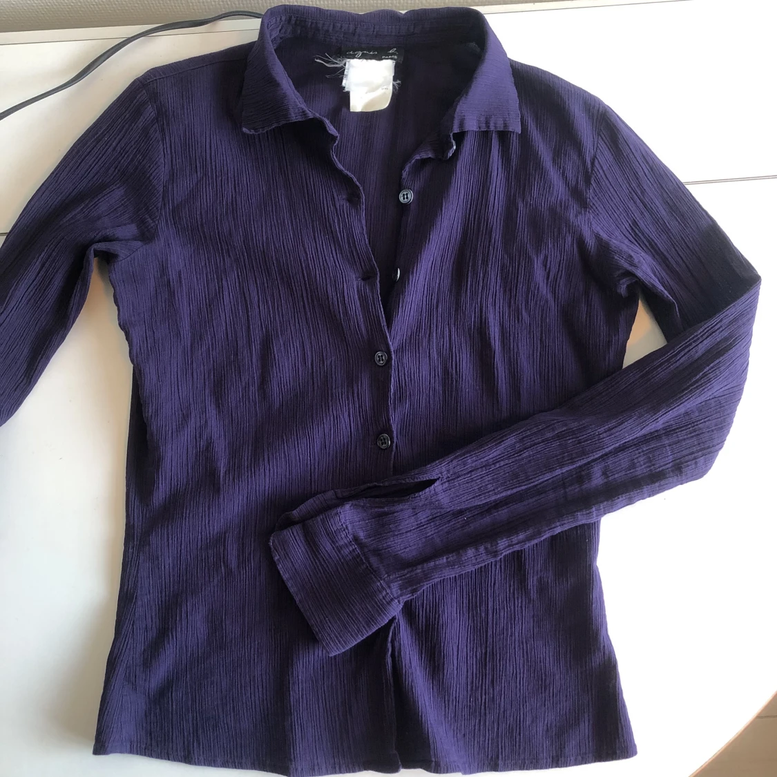 Lila figursydd skjorta 