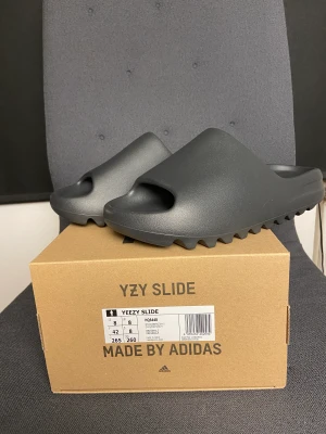 Yeezy Onyx - Helt Nya! Storlek 39, 42, 40.5