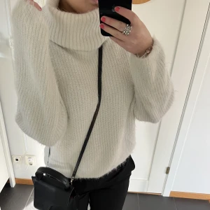 Polotröja - Sååå mysig polotröja från hm 🤍🫶🏼