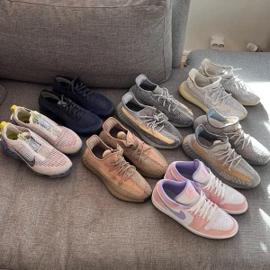 Skor  - Då va det dax att få sålt lite av skor då det inte används eller aldrig blivit använd  Alla yeezys köptes retail på adidas hemsida  Vid intresse skriv för mer information då man Max kan skriva 255 ord på ett inlägg  