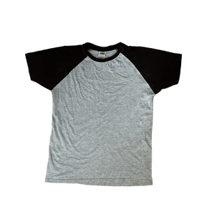 ascool raglan tshirt - säljer min ascoola raglan tshirt som jag köpt på zalando men säljer pga att jag inte använder den längre. den har inga defekter. om du har frågor så är det bara att kontakta mig.