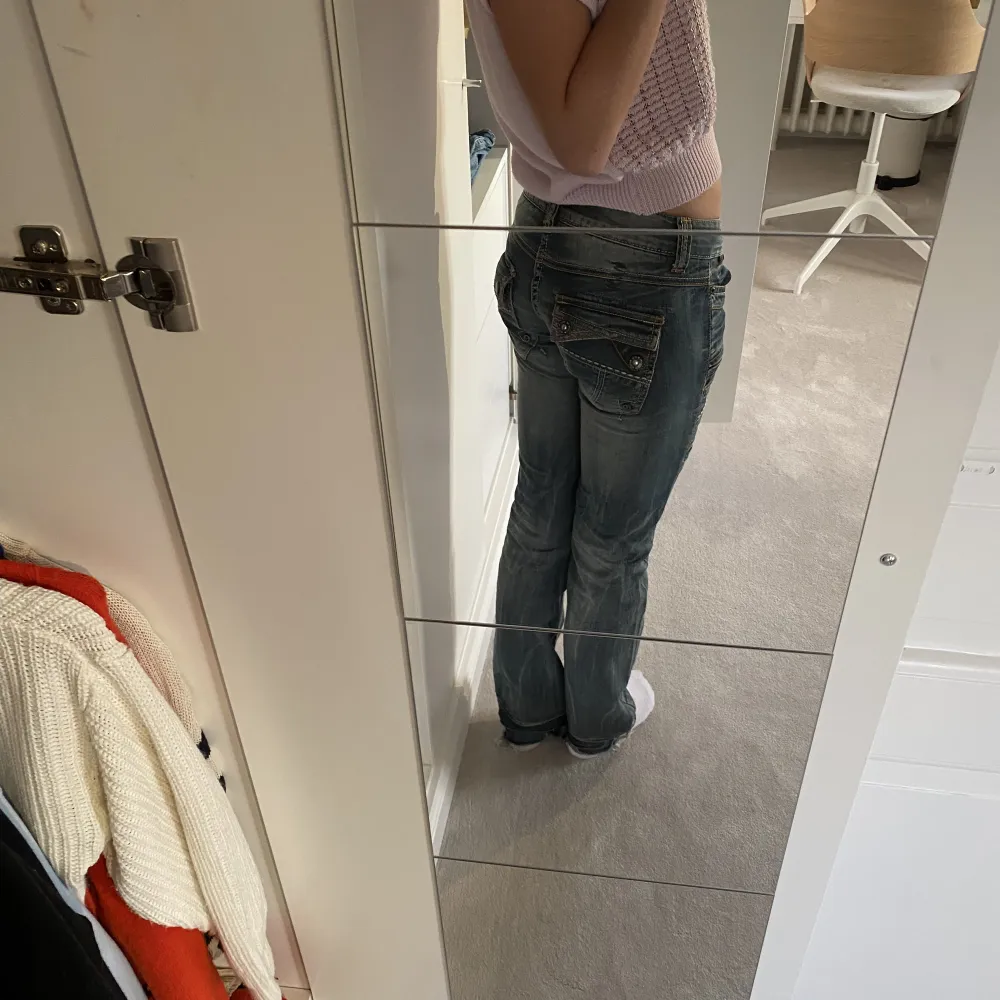 Så coola unika jeans i bra skick, vintage. Jeans & Byxor.