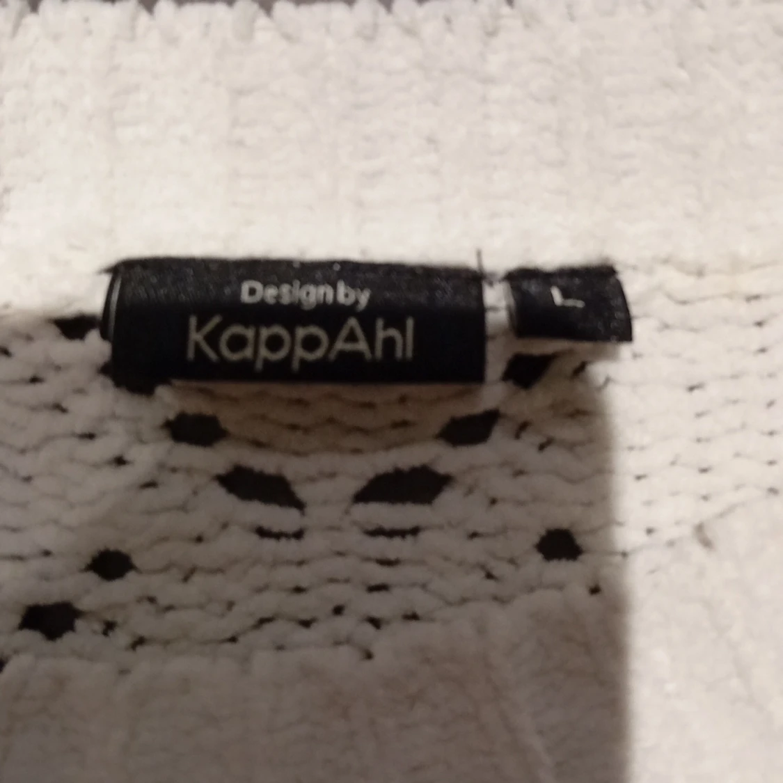 En fluffig tröja från kappahl som inte komm till användning här.💗Kunden står även för frakt kostnaden.  - 91