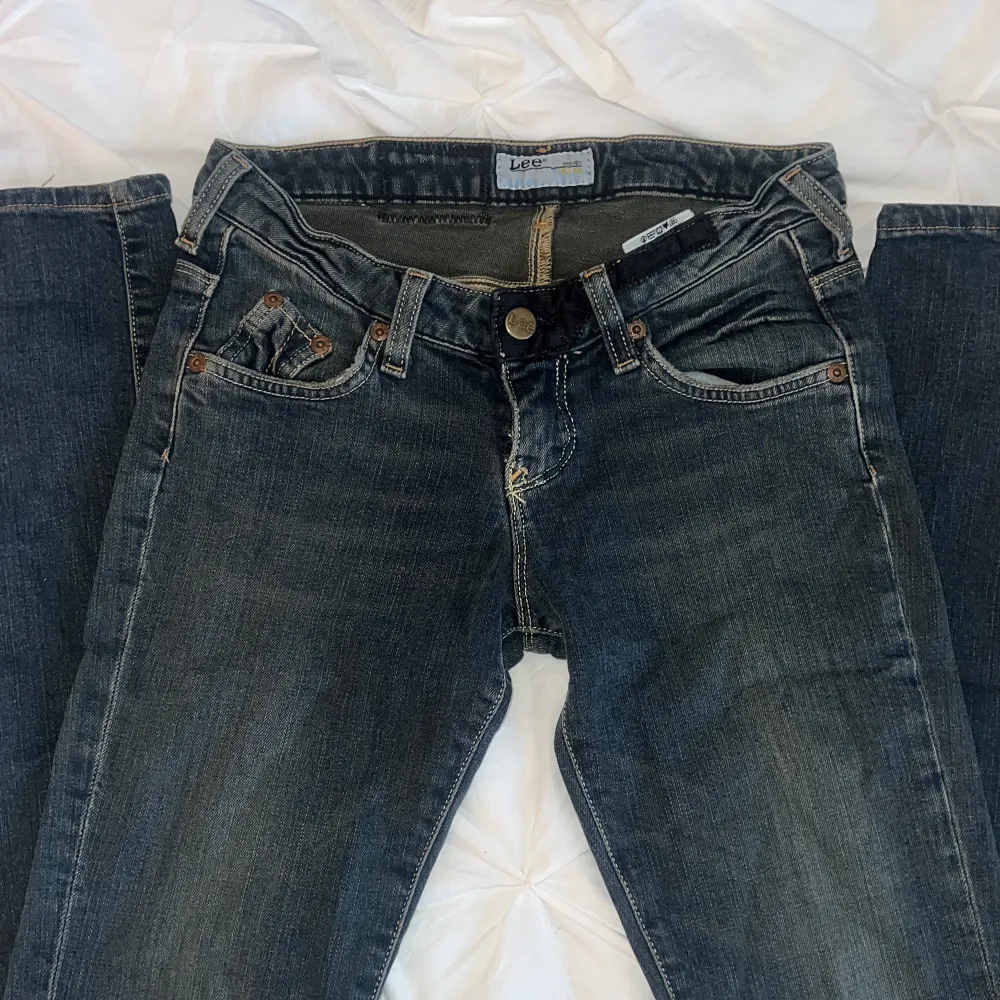 lee jeans vintage, lågmidjade. Midja tvärst över 35, innerbensmått 82. Har tyvärr ingen bild på då dem är för små! 💓. Jeans & Byxor.